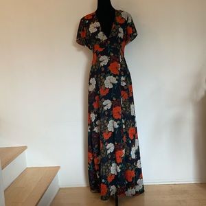 WYLDR Floral Maxi Dress w/ side slit. Size M.